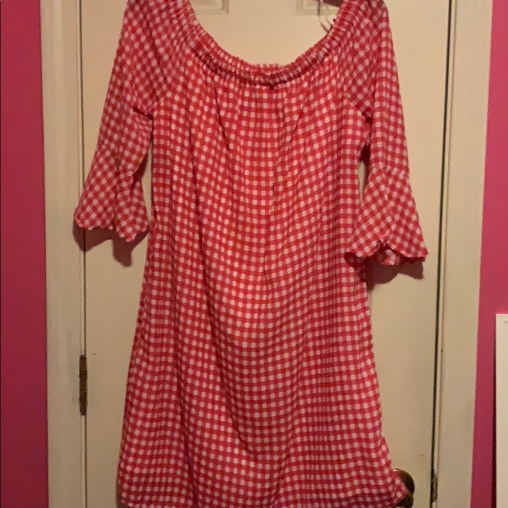 Off shoulder fun $ cute